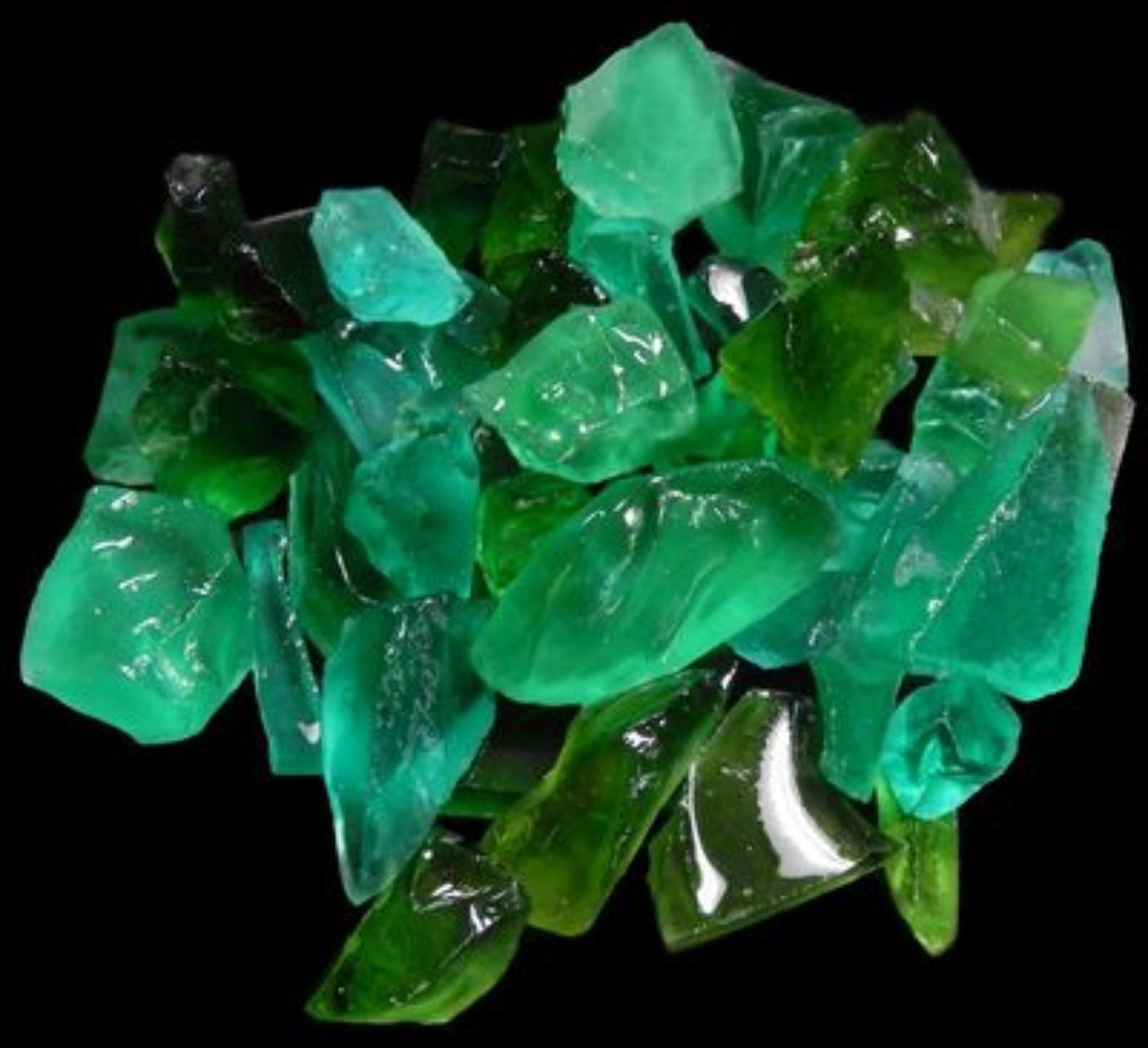 Emerald Color Sea Glass measuring 1/4 to 2 1/2"  Sold by the 1/4 pound   61126